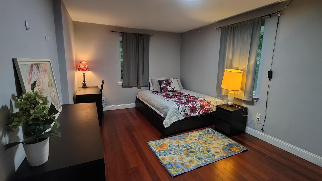 Fairmount House At The Mann Free Street Parking Quiet Spacious Guest house