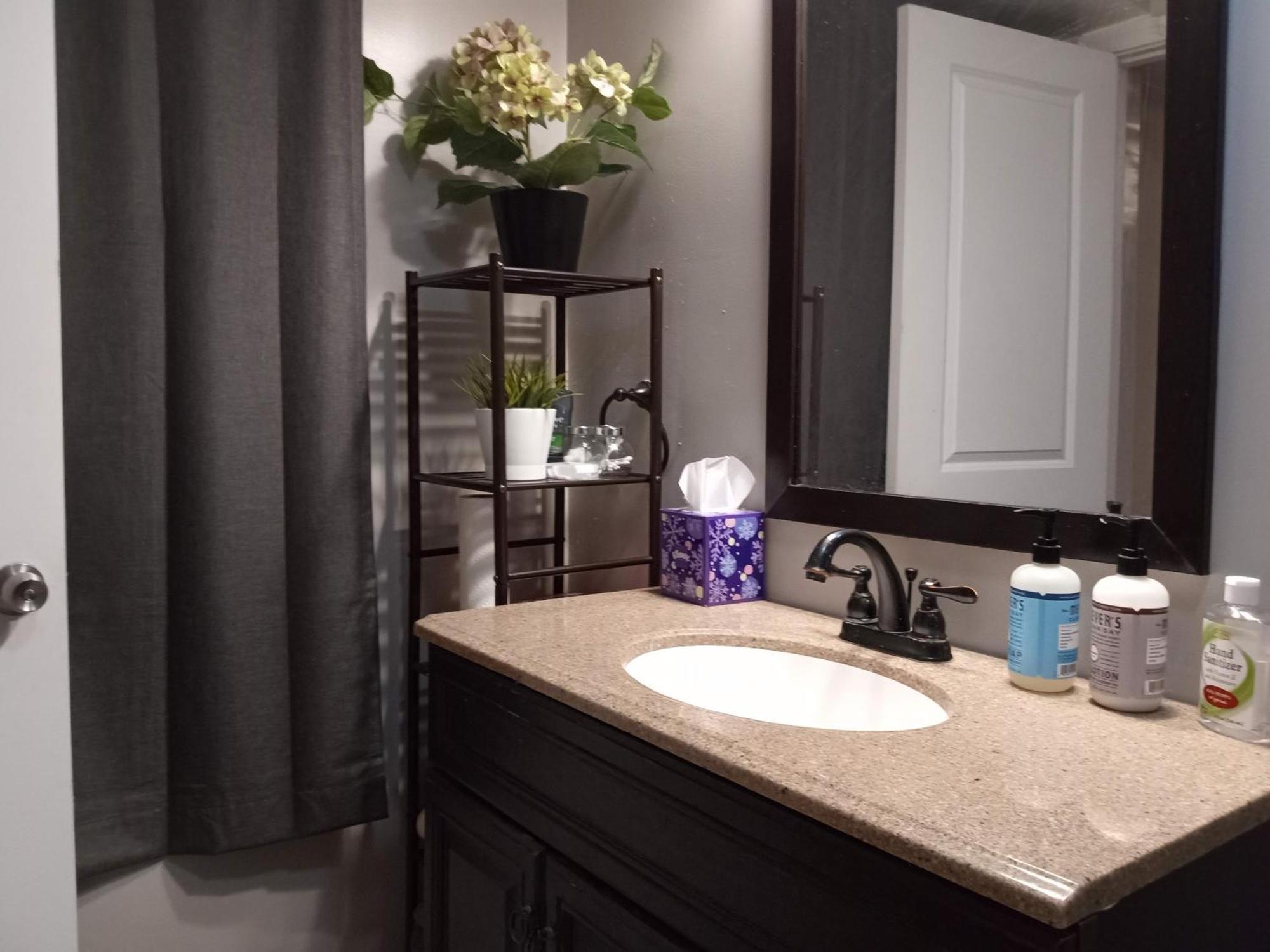 Fairmount House At The Mann Free Street Parking Quiet Spacious Guest house *